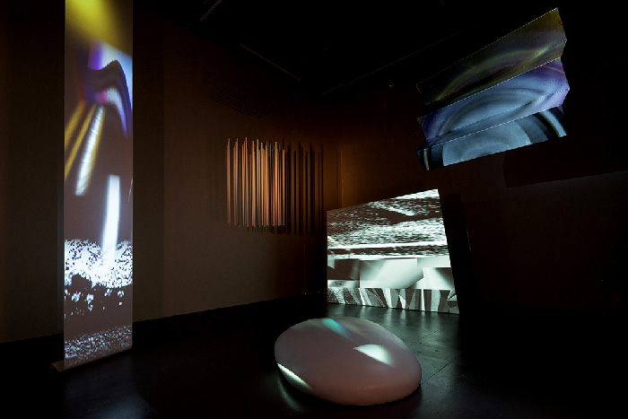 Zákon, audiovizuální instalce,  s Pavlou Nešverovou, Galerie Kostka, Meetfactory, Praha 2017